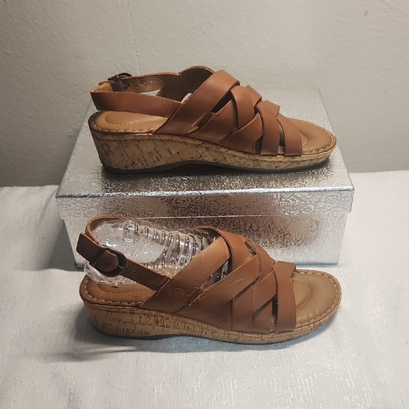 Born Shoes - BORN SANDALS SIZE 9 40.5 Women's Tan Wedge Sandals